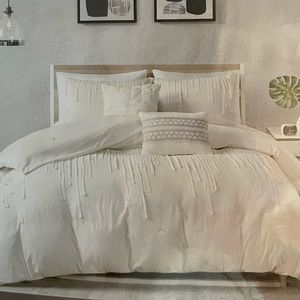 NWT - Urban Habitat 5 PC Duvet Cover Set, including decorative pillows